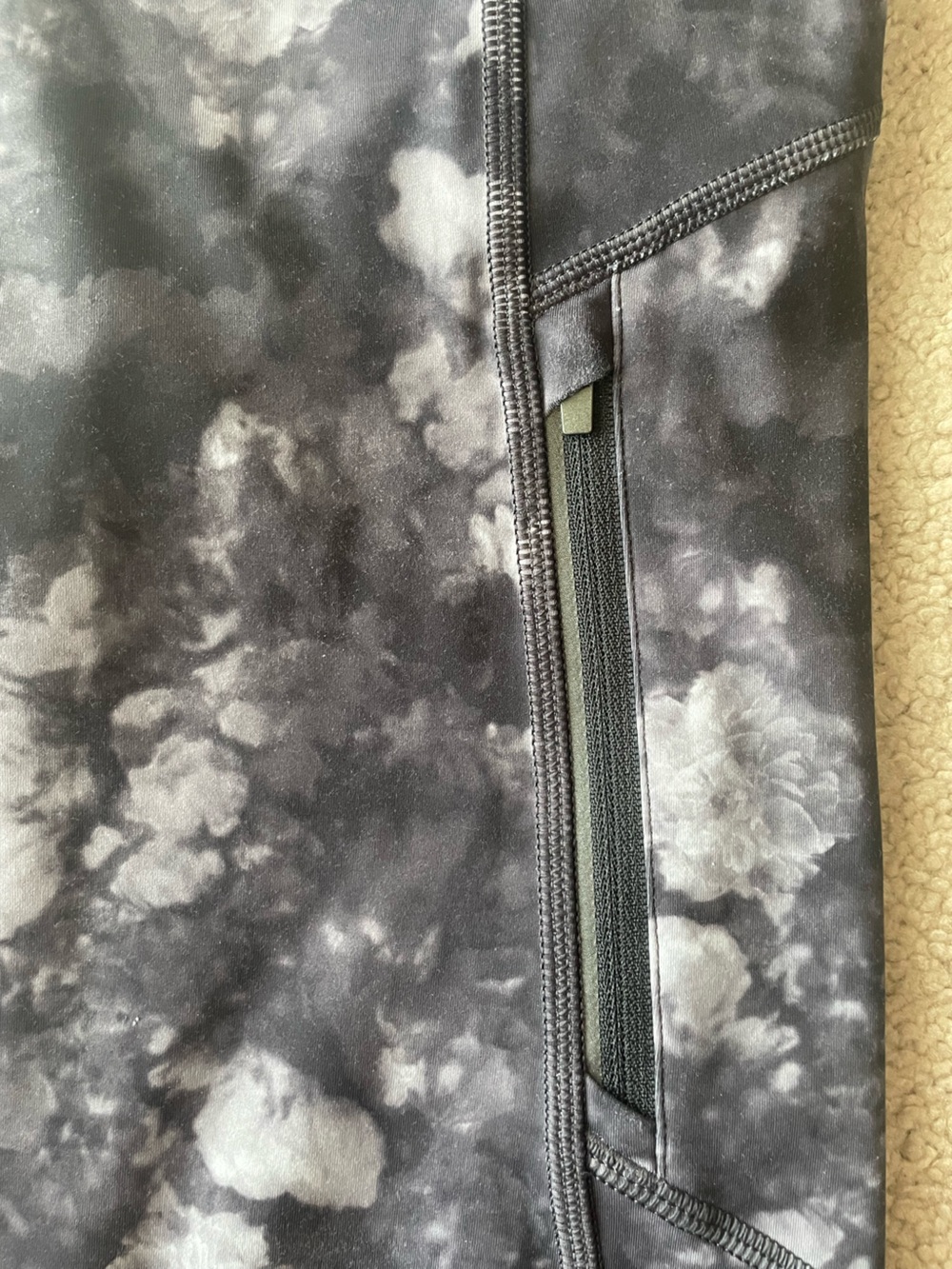 Athleta Black Gray Rainier Printed Tight Women’s Size M Floral Yoga Athleisure - Picture 7 of 9